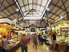 Les allées des Halles de Narbonne